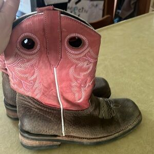 Square toe cowgirl boots. Size 2. Good condition.